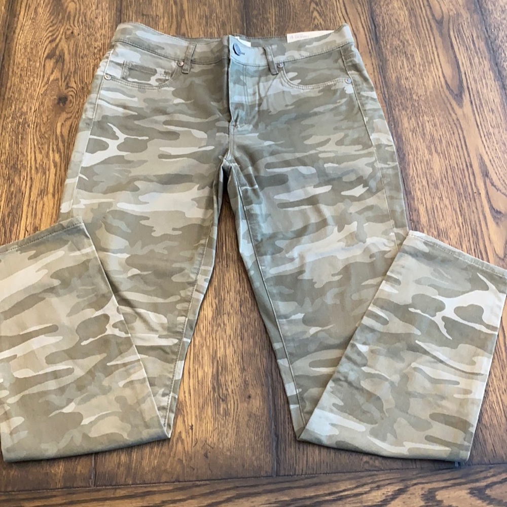 NWT Ann Taylor Loft Marisa Skinny Camo pants
